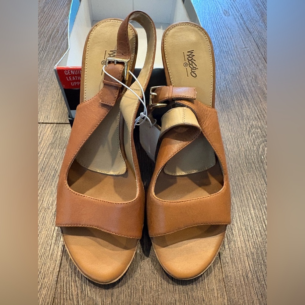 NWT Mossimo size 8.5 heeled brown sandals